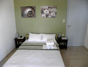 εικόνα από υπνοδωμάτιο στα ενοικιαζόμενα δωμάτια στα Πολλώνια της Μήλου